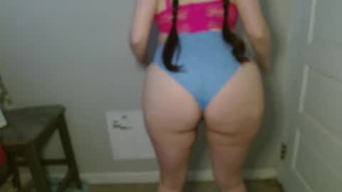 Isabella online show from December 5, 2025, 4:25 pm