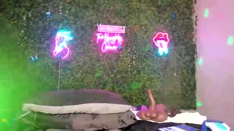 bigbuttsarena online show from April 1, 2026, 1:41 pm