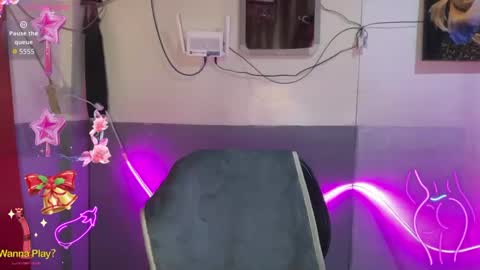 queen amanda online show from December 13, 2024, 1:33 pm