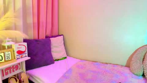 HOLLY online show from October 1, 2025, 12:22 pm