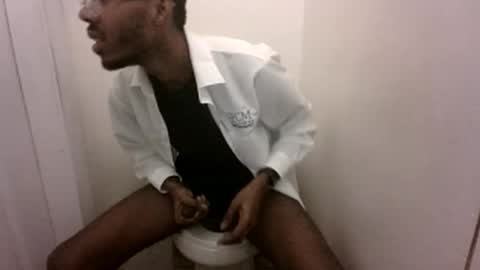 Snapshot of bigdickcumslut99 chatting on December 6, 2024, 8:05 am antwan online show from December 6, 2024, 8:05 am