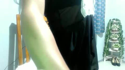 roberta online show from November 25, 2025, 10:59 am