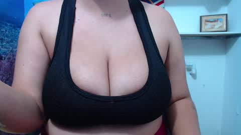 Snapshot of bigg_boobs_xxx chatting on March 7, 2025, 7:30 am Sunny online show from March 7, 2025, 7:30 am