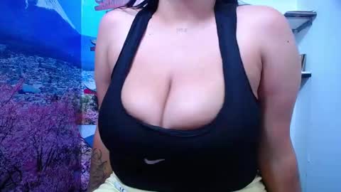 Snapshot of bigg_boobs_xxx chatting on March 10, 2025, 12:18 am Sunny online show from March 10, 2025, 12:18 am