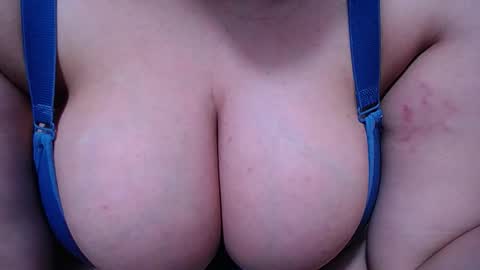 Snapshot of bigg_boobs_xxx chatting on October 15, 2025, 9:15 pm Sunny online show from October 15, 2025, 9:15 pm