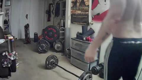 biggerisbetter21 online show from December 15, 2024, 8:52 am