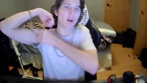 Snapshot of bigman32124 chatting on December 13, 2025, 10:59 pm Arthur online show from December 13, 2025, 10:59 pm