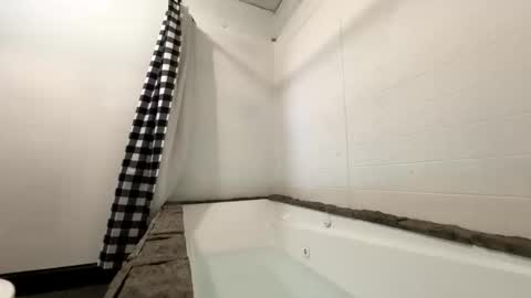 bigrichard1469 online show from April 8, 2026, 3:17 am