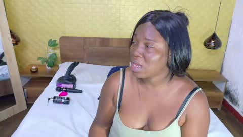 bigroundbooty_ online show from April 16, 2026, 8:31 pm