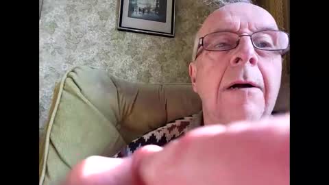 Snapshot of bill_25061 chatting on December 2, 2024, 5:26 pm bill_25061 online show from December 2, 2024, 5:26 pm