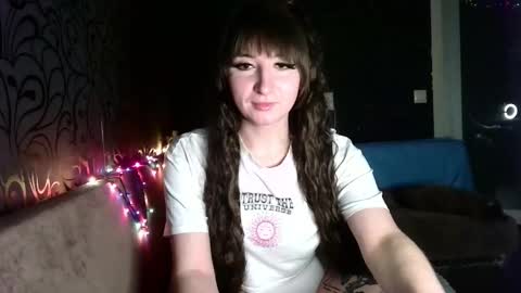 birdie_kiss online show from February 10, 2026, 9:41 pm