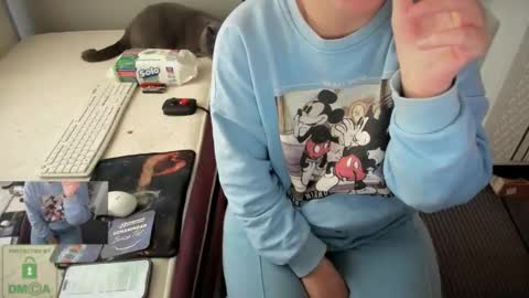 bisex woman online show from December 2, 2025, 8:30 am