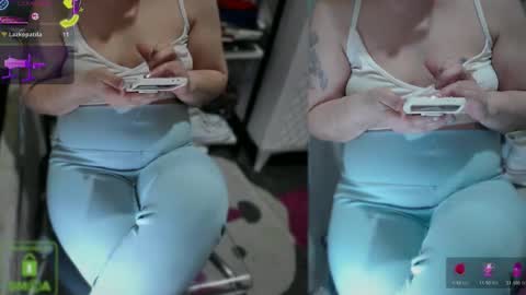 bisex woman online show from March 5, 2026, 4:58 pm