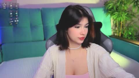 Julia online show from November 14, 2025, 2:32 am