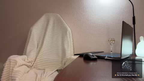 Alexandra online show from April 18, 2026, 7:07 pm