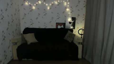 Snapshot of black_berry_bla_ck chatting on September 12, 2025, 11:54 am black_berry_bla_ck online show from September 12, 2025, 11:54 am