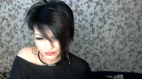 black_hot_01 online show from October 20, 2025, 6:25 am