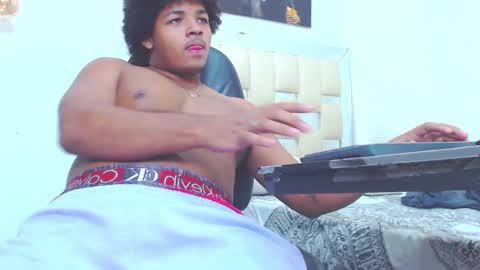 black_king_241 online show from March 9, 2025, 6:06 am