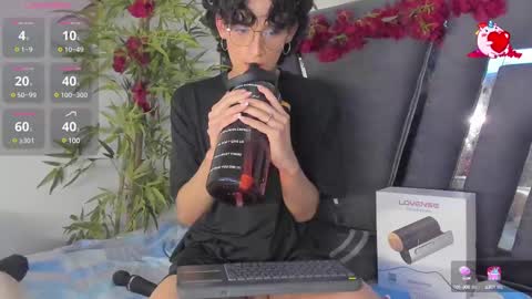 B L A C K  R O S E  online show from February 21, 2025, 5:42 pm