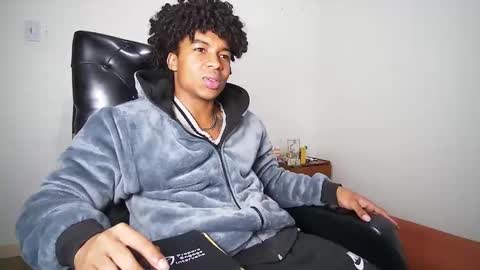 black_tentationx online show from February 12, 2025, 2:56 am