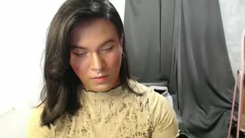 Ellez online show from September 10, 2025, 3:23 pm