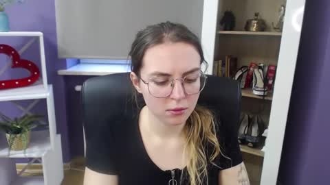 Z O E Y online show from January 14, 2025, 8:52 am