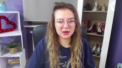 Z O E Y online show from February 3, 2025, 5:29 am