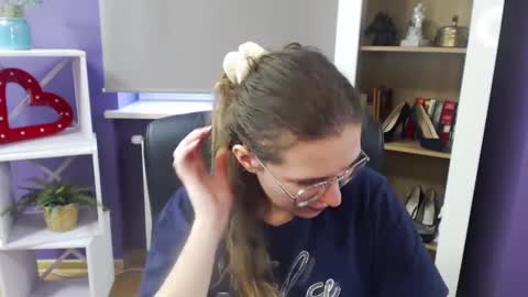 Z O E Y online show from February 4, 2025, 8:56 am