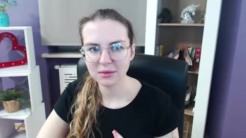 Z O E Y online show from February 26, 2025, 5:31 am