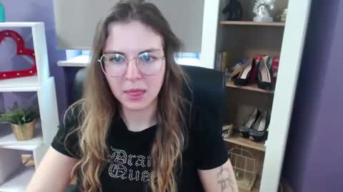 Z O E Y online show from March 3, 2025, 8:49 am