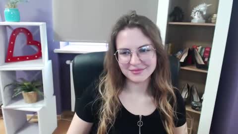 Z O E Y online show from March 7, 2025, 9:18 am