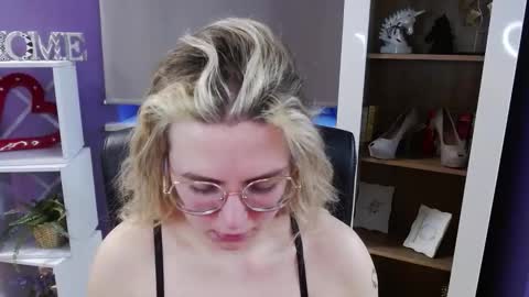 Z O E Y online show from March 6, 2026, 5:48 am