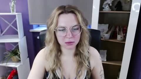 Z O E Y online show from April 17, 2026, 4:48 am