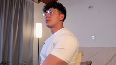 Snapshot of blake_levi chatting on December 31, 2024, 11:17 pm Blake Levi Independent Model online show from December 31, 2024, 11:17 pm