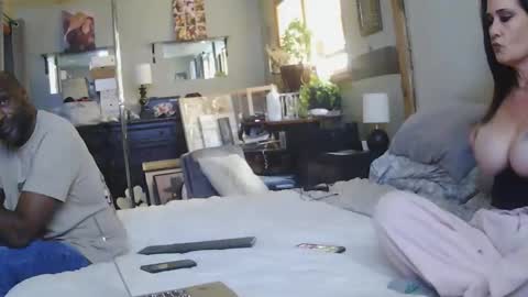 Redandblaq online show from October 31, 2025, 7:59 pm