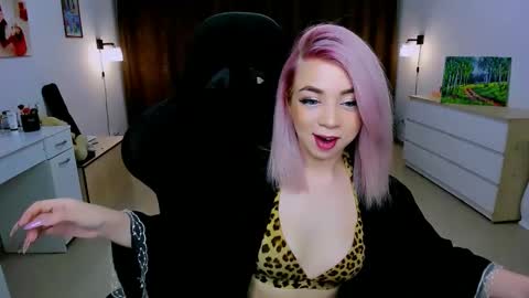 Nicole online show from December 18, 2024, 4:42 am