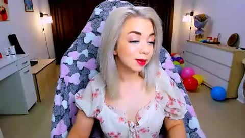 Nicole online show from February 13, 2025, 4:43 am