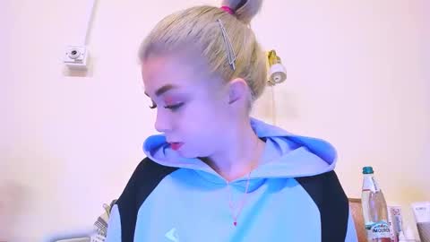 Nicole online show from February 25, 2025, 2:44 pm