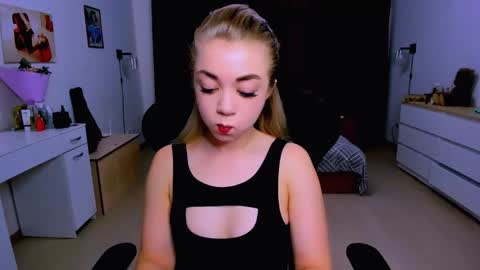 Nicole online show from October 6, 2025, 3:59 am