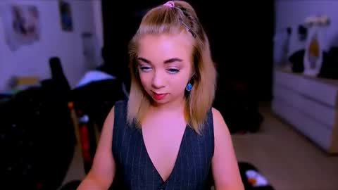 Nicole online show from November 10, 2025, 9:08 am