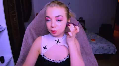 Nicole online show from December 5, 2025, 12:36 pm