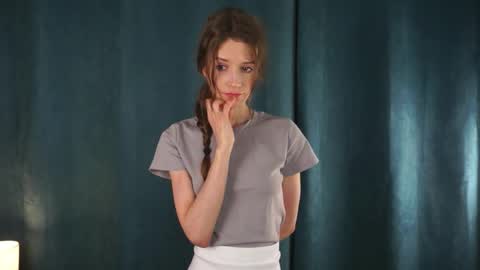 Emily online show from December 19, 2025, 10:33 am