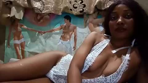 Lola online show from November 25, 2025, 1:49 am