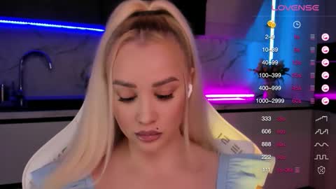 Lana online show from November 4, 2025, 7:51 am