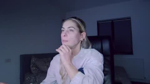 blonde4pasion online show from December 5, 2024, 8:11 pm