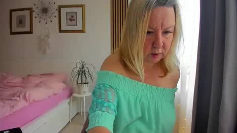 Nicole online show from December 18, 2025, 8:31 am