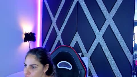 alejandra online show from October 20, 2025, 8:53 pm