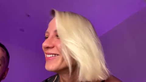 blonde_fuck_couple online show from May 29, 2026, 12:19 am