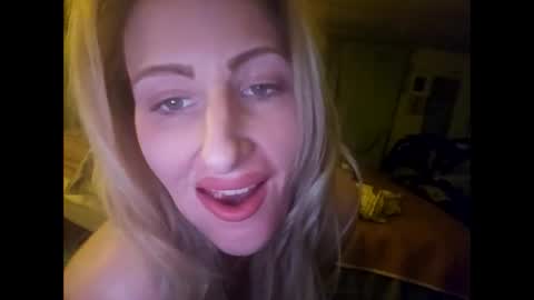 Snapshot of blondebellaaa3 chatting on January 8, 2025, 10:58 pm Gia online show from January 8, 2025, 10:58 pm