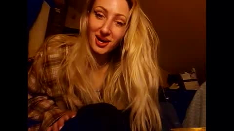 Snapshot of blondebellaaa3 chatting on January 18, 2025, 3:53 am Gia online show from January 18, 2025, 3:53 am